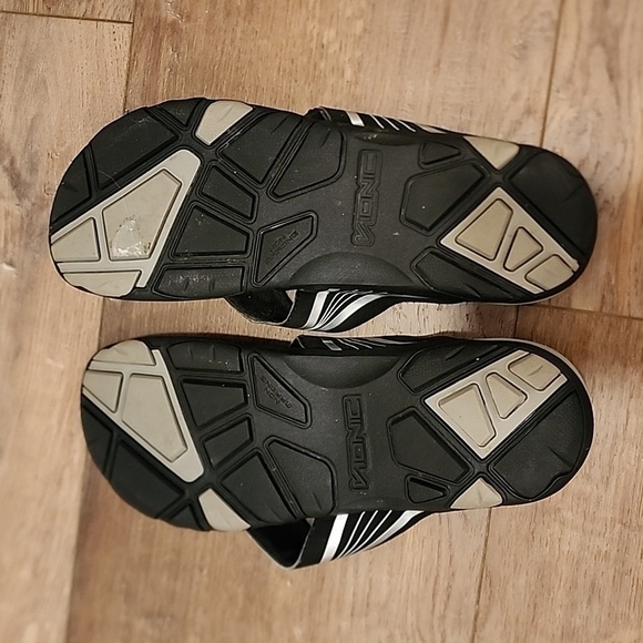 Vionic Men's Flip Flops Black, Gray and Silver size 10 - Picture 6 of 11